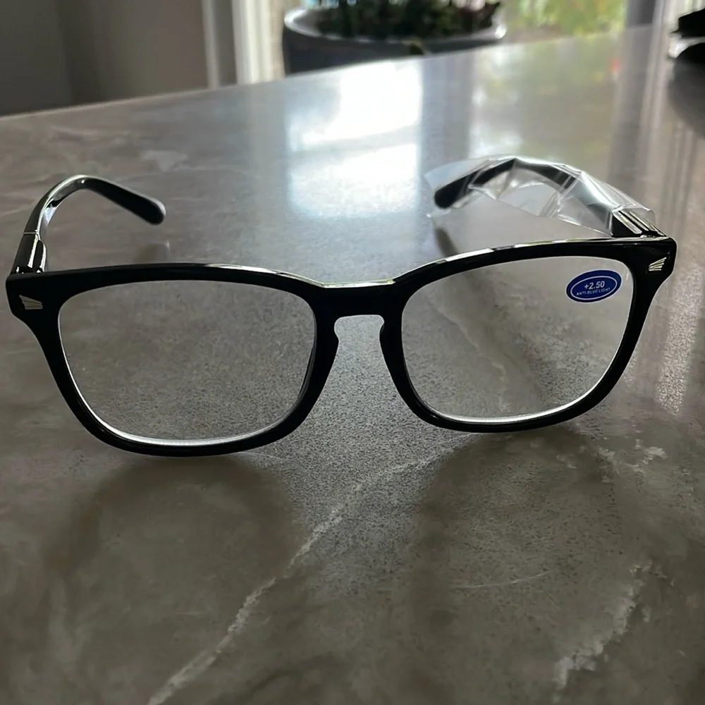Two pairs readers 2.5 + blue light combination readers one black and one teal